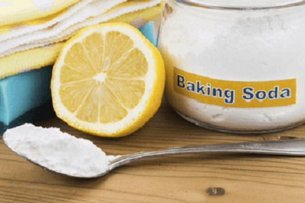 Kết hợp baking soda, muối để tạo thành hỗn hợp dùng để đánh răng